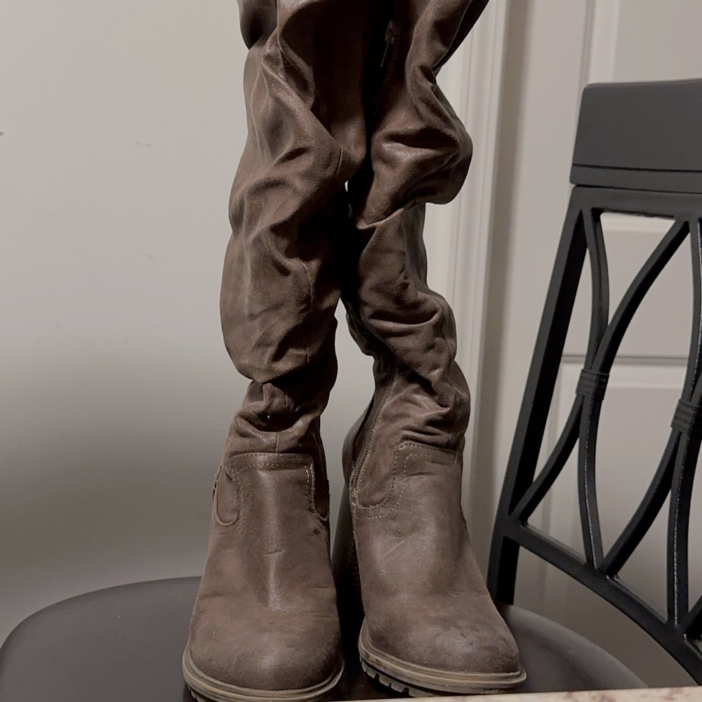 Brown over knee boots 8M - Barely Used Very Good Condition